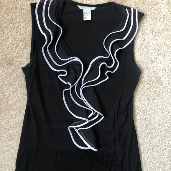 H&M ruffle front top - Picture 3 of 5